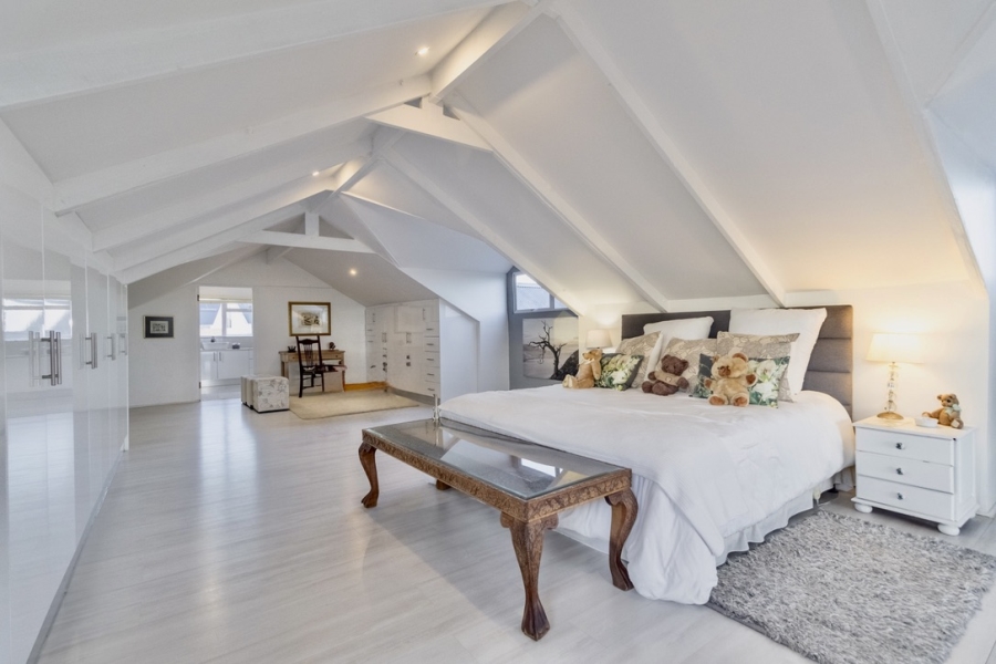 4 Bedroom Property for Sale in Grotto Bay Western Cape